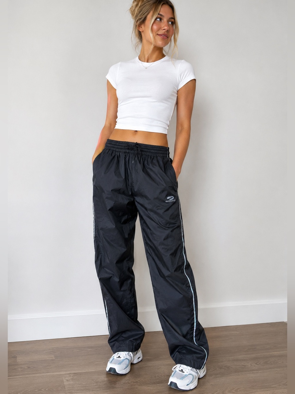 Brooks Y2K Black Windbreaker Track Pants Women's Small Lightweight Running EUC